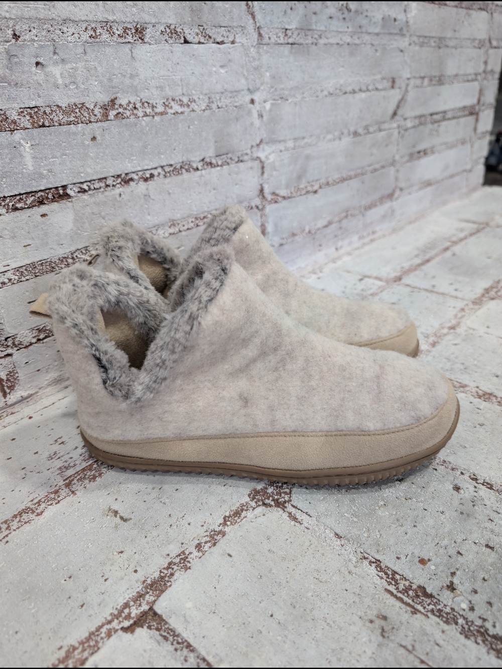 Deluxe By Dearfoams Slippers